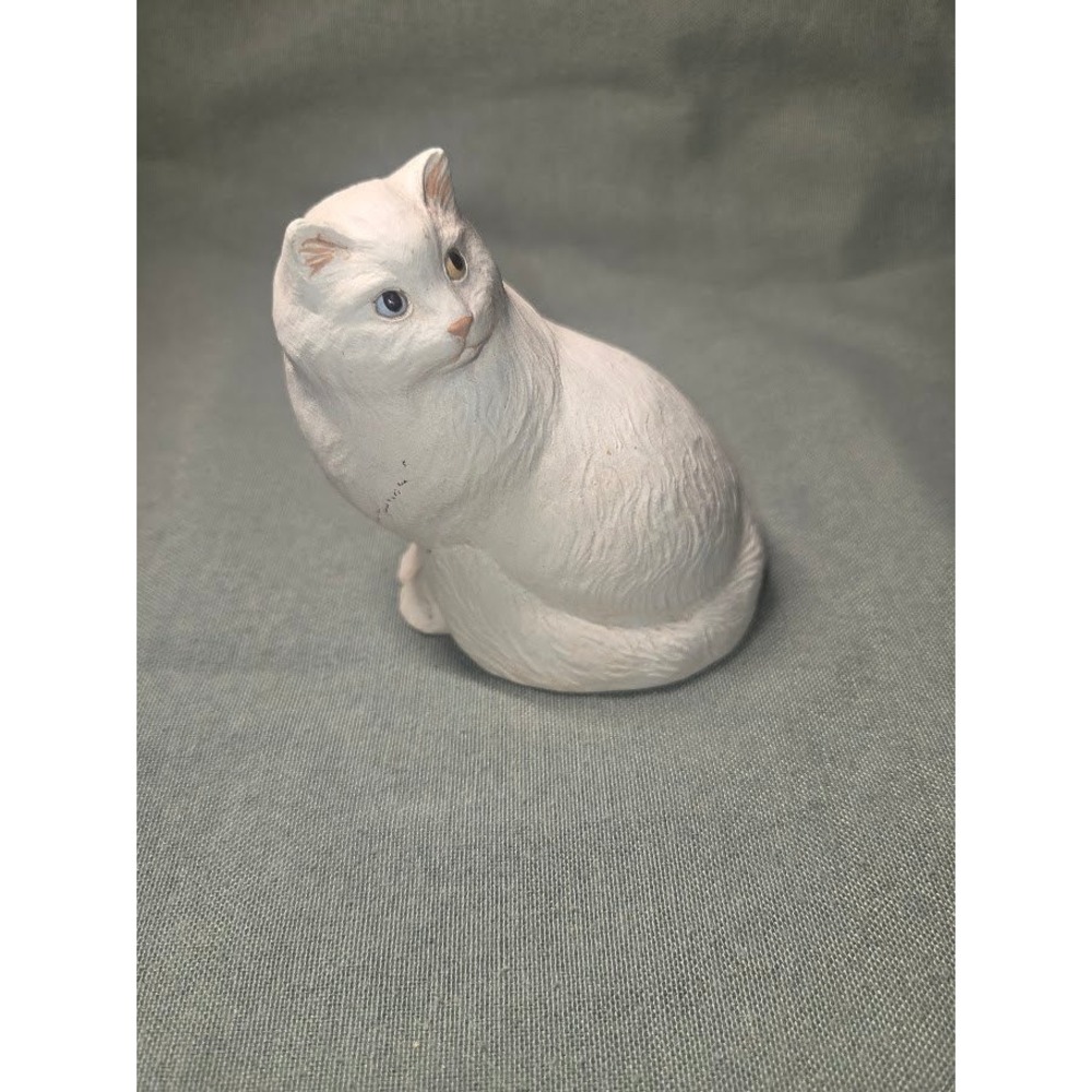 Vintage 1989 Goebel Artis Orbis White Cat Figurine 6661 Bisque Porcelain